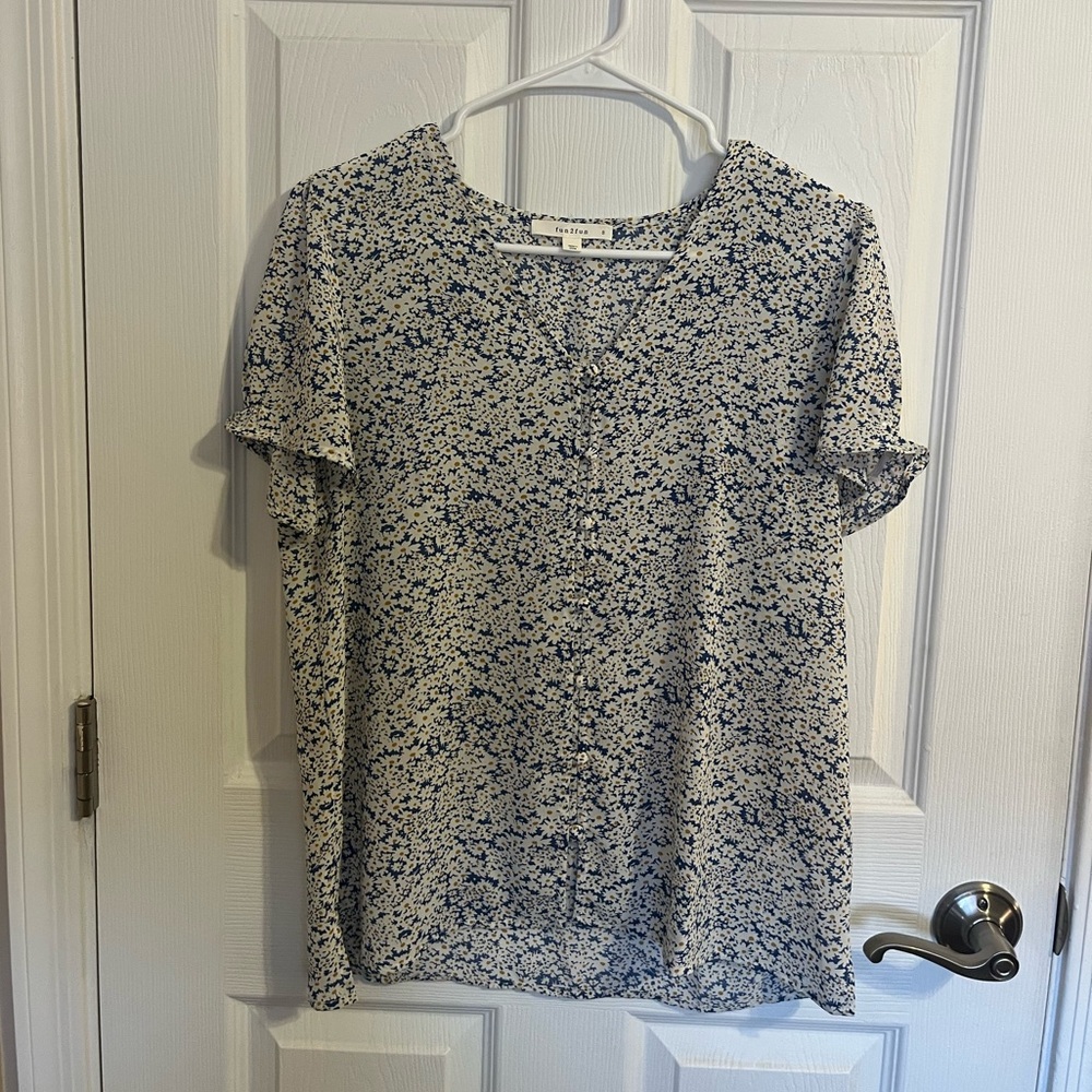 Floral blouse - white/blue size small